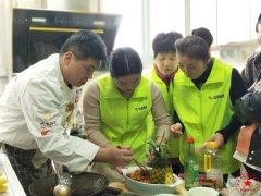 南陽月嫂泓德家政公司_南陽學(xué)催乳好找工作嗎？產(chǎn)后通乳的必要性