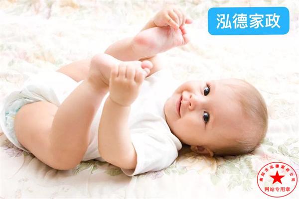 嬰兒打嗝小妙招。