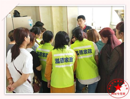 母乳喂養(yǎng)早知道。社旗有金牌月嫂嗎？