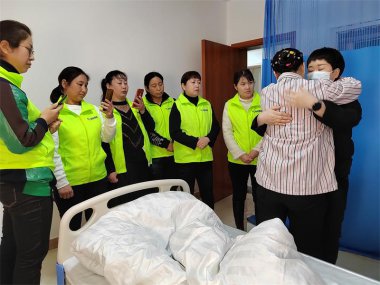 南陽月嫂泓德家政公司_月嫂學習醫(yī)院護理